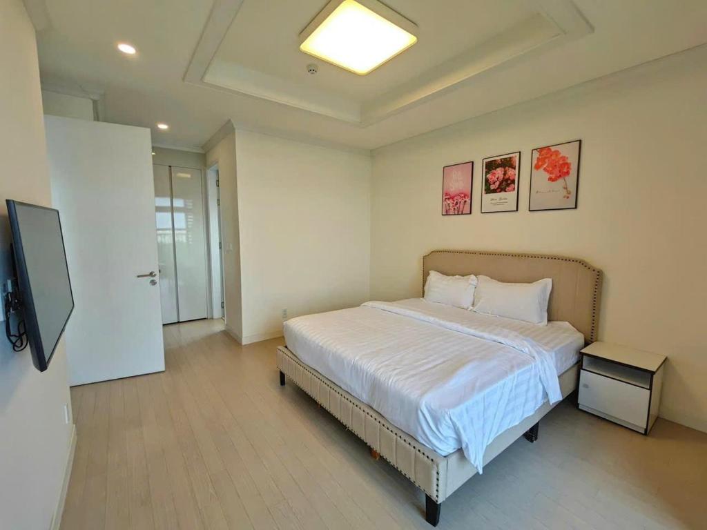 AnStay Luxury 3 Bedrooms in StarLake Daewoo