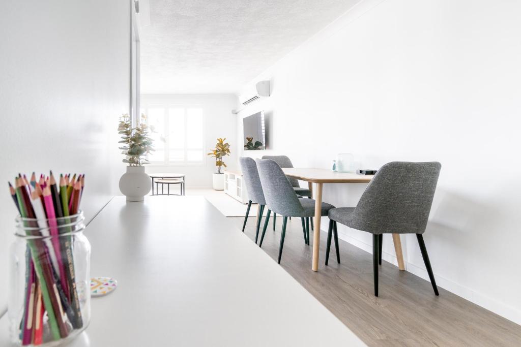 Freshly Renovated Modern Waterfront 1 Bedroom unit - Tap to explore photos
