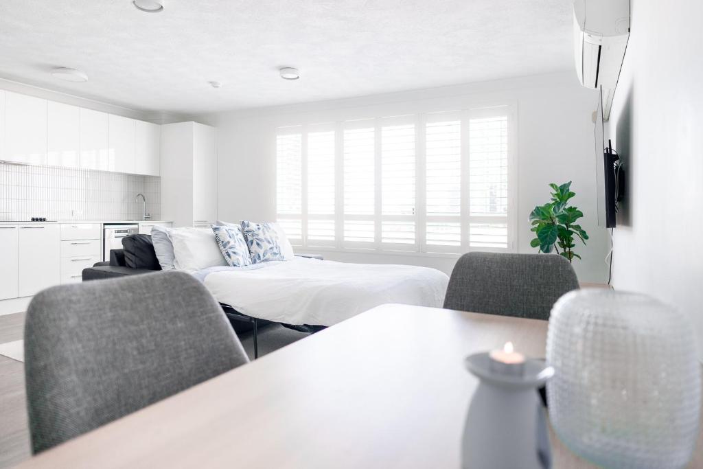 Freshly Renovated Modern Waterfront 1 Bedroom unit - Tap to explore photos