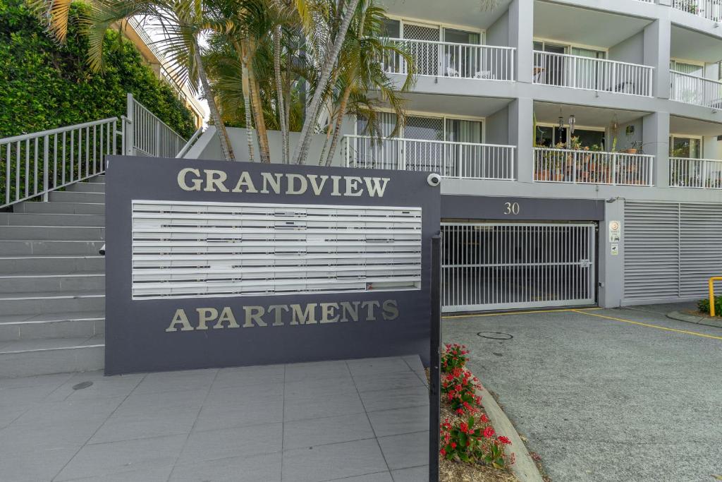 Freshly Renovated Modern Waterfront 1 Bedroom unit