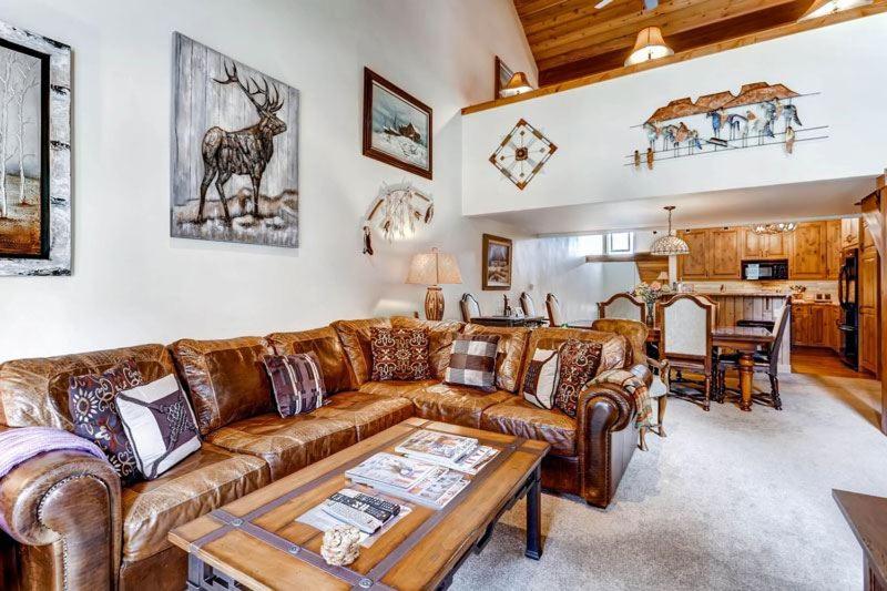 Ridgepoint Townhome 123 by East West Hospitality image