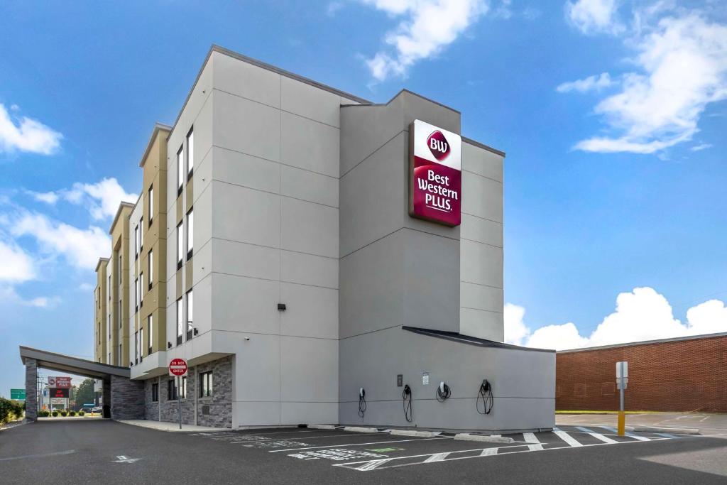 Best Western Plus Philadelphia-Pennsauken Hotel image