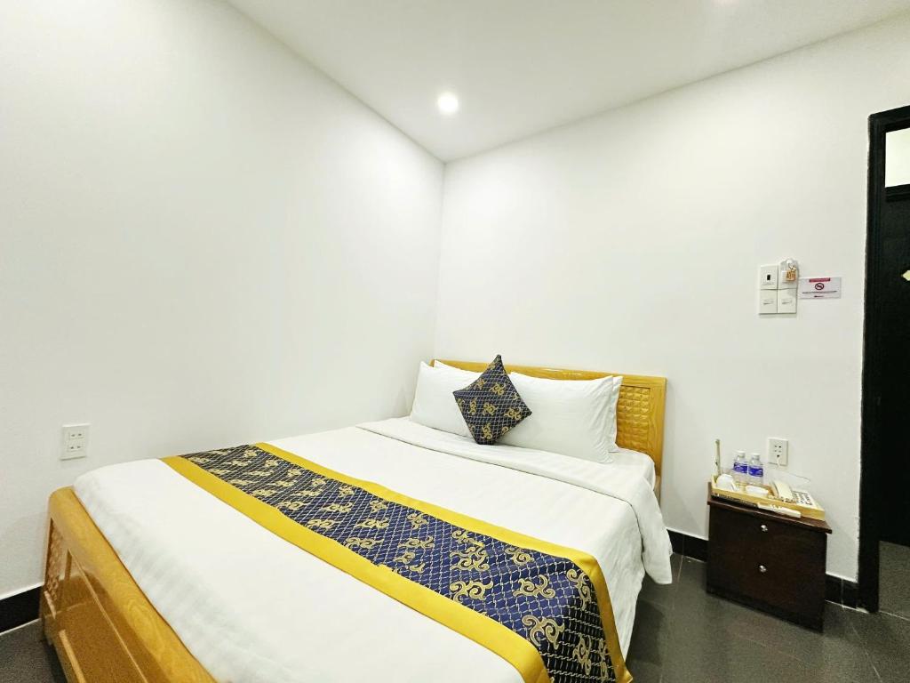 RedDoorz Plus near Hoang Van Thu Park 2