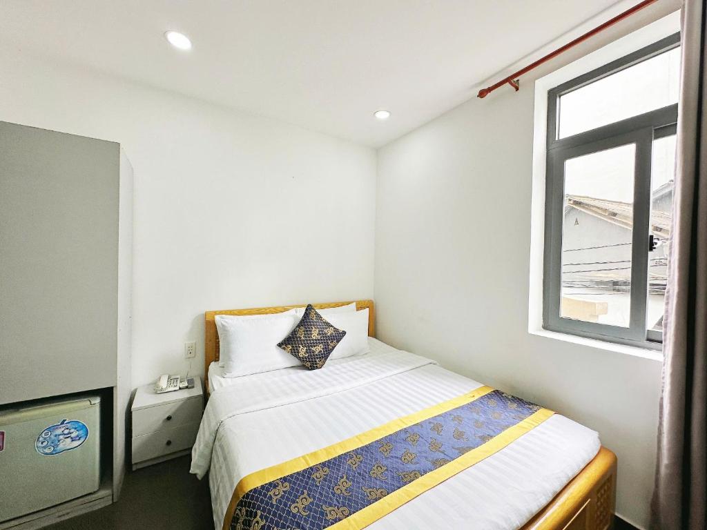 RedDoorz Plus near Hoang Van Thu Park 2
