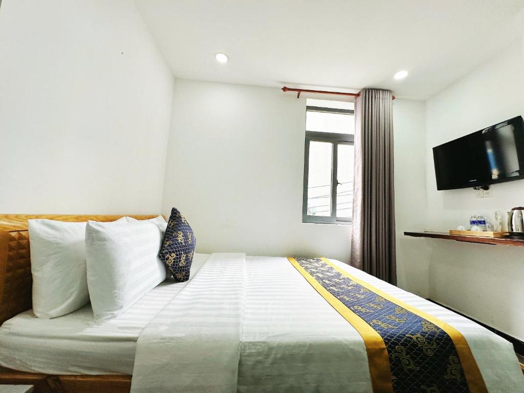 RedDoorz Plus near Hoang Van Thu Park 2