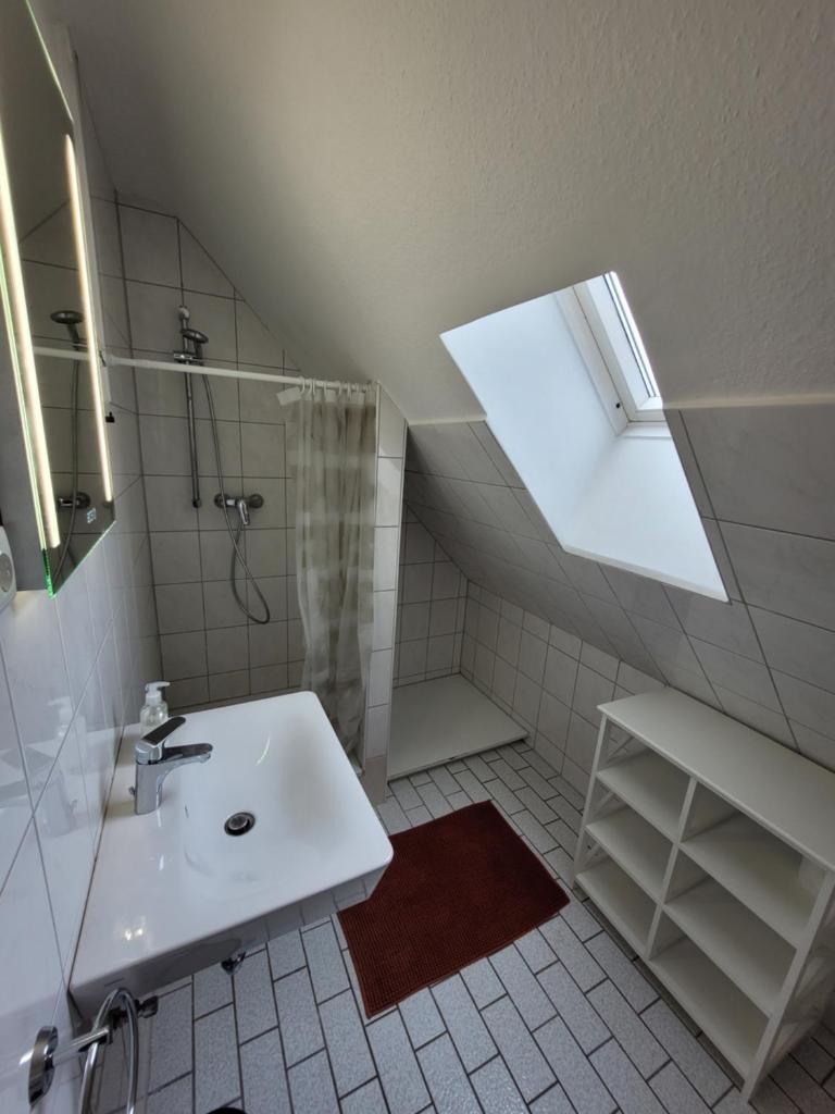 Guesthouse WI rooms - Tap to explore photos
