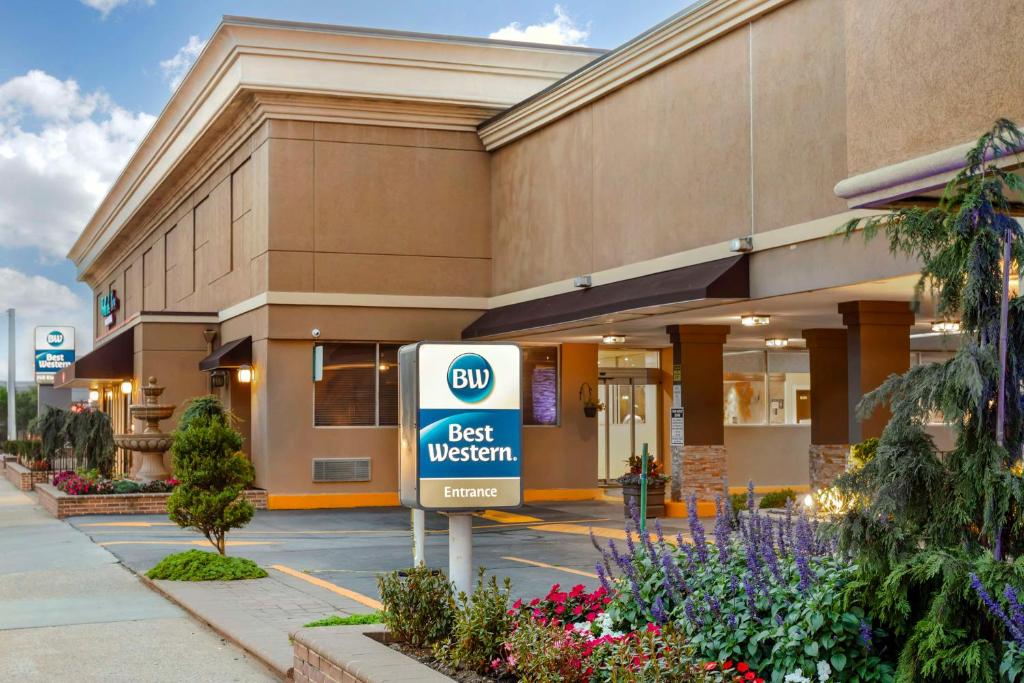 Best Western Mill River Manor image