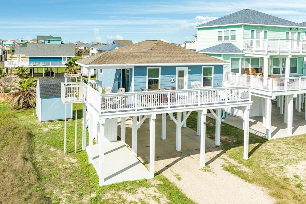 Sunset Sanctuary - Adorable Beach Bungalow with Gorgeous Gulf Views! image