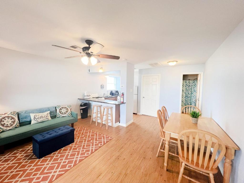 Unobstructed Oceanfront SEA OTTER Unit 4 Beach Pad! image