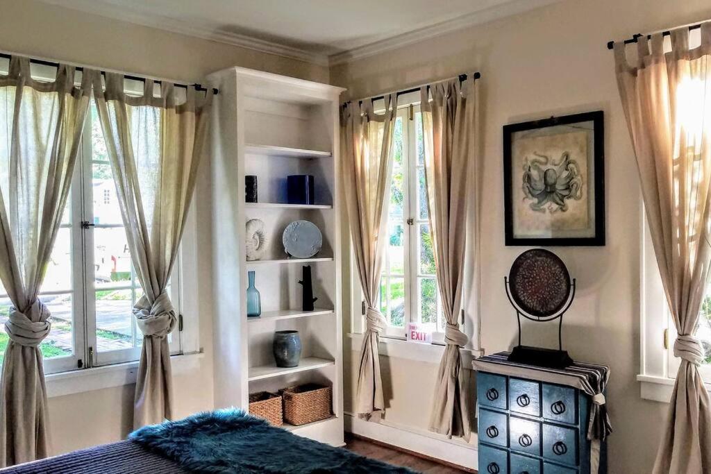 Charming 2 Bedroom Suite in Cloverdale District image