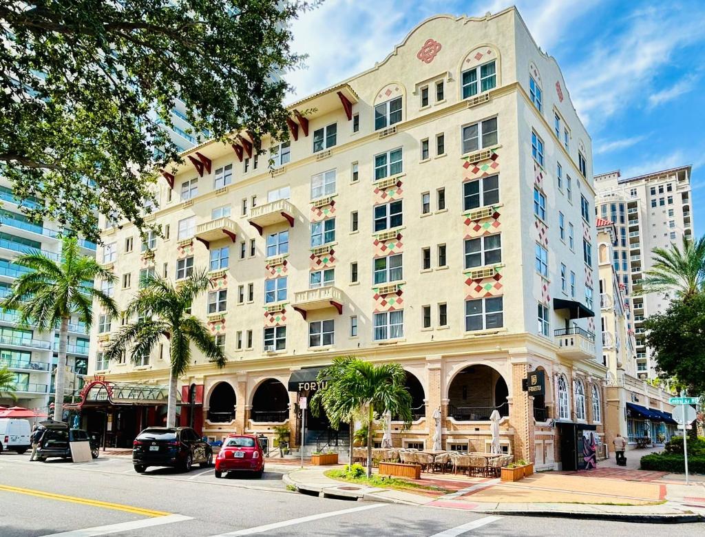 Ponce De Leon Hotel image