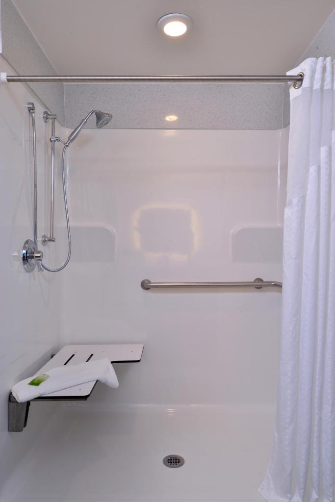 Holiday Inn Express and Suites West Ocean City, an IHG Hotel photo 3