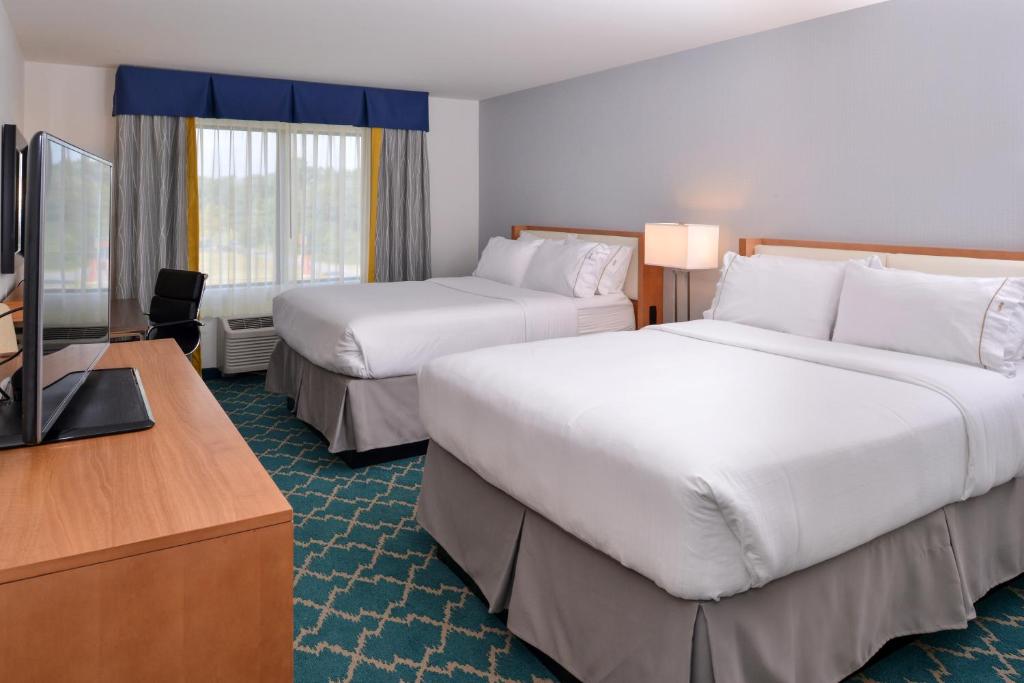 Holiday Inn Express and Suites West Ocean City, an IHG Hotel photo 2