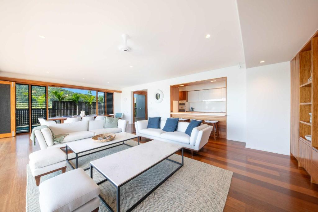 Airlie Beach Marina-Front Luxury at 10 The Cove photo 3