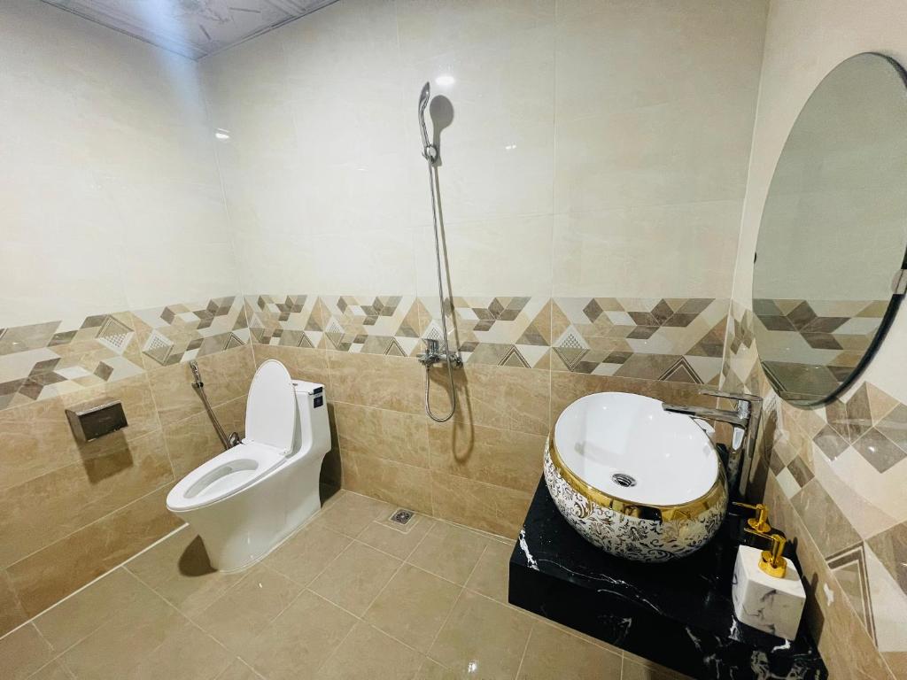 IL Divo Hostel 61 Bát Sứ