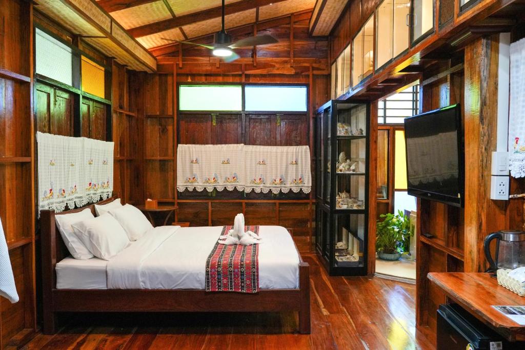 Pang Long Chao resort - Tap to explore photos