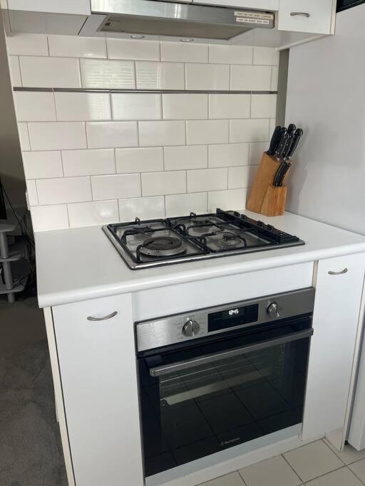 1BR eco apartment with tennis court and carpark photo 2