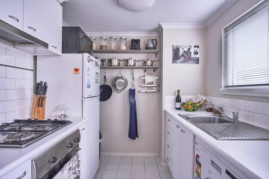 1BR eco apartment with tennis court and carpark photo 3