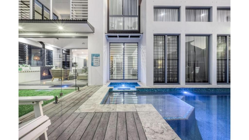 Frangipani Beach House photo 3