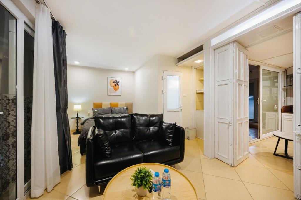 VietHOME - 102 Spacious Studio w Kitchen FREE Laundry