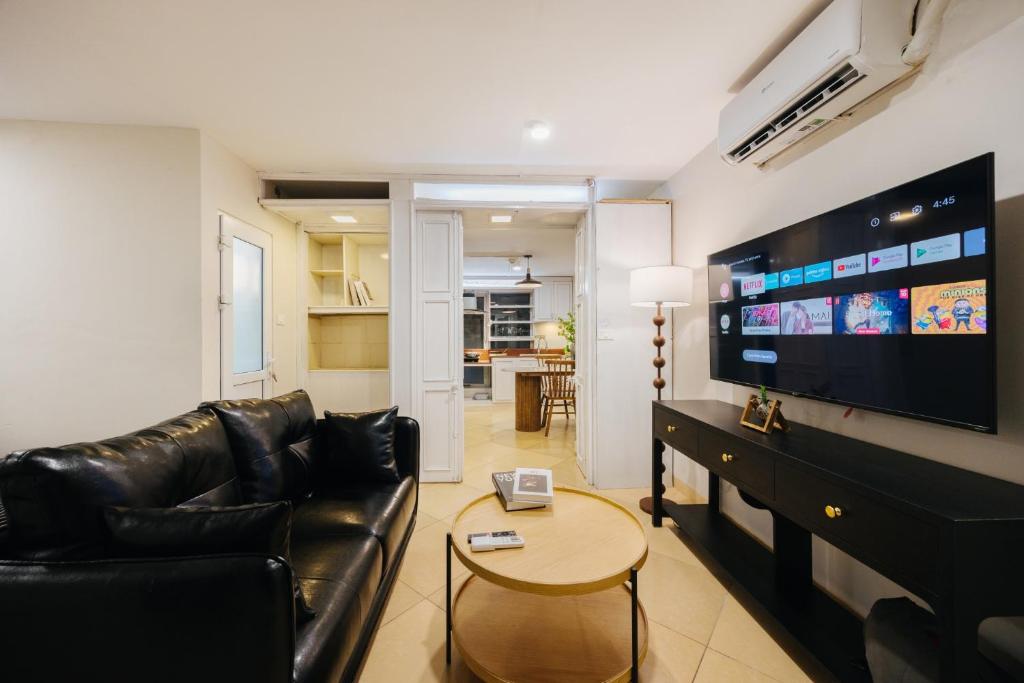 VietHOME - 102 Spacious Studio w Kitchen FREE Laundry