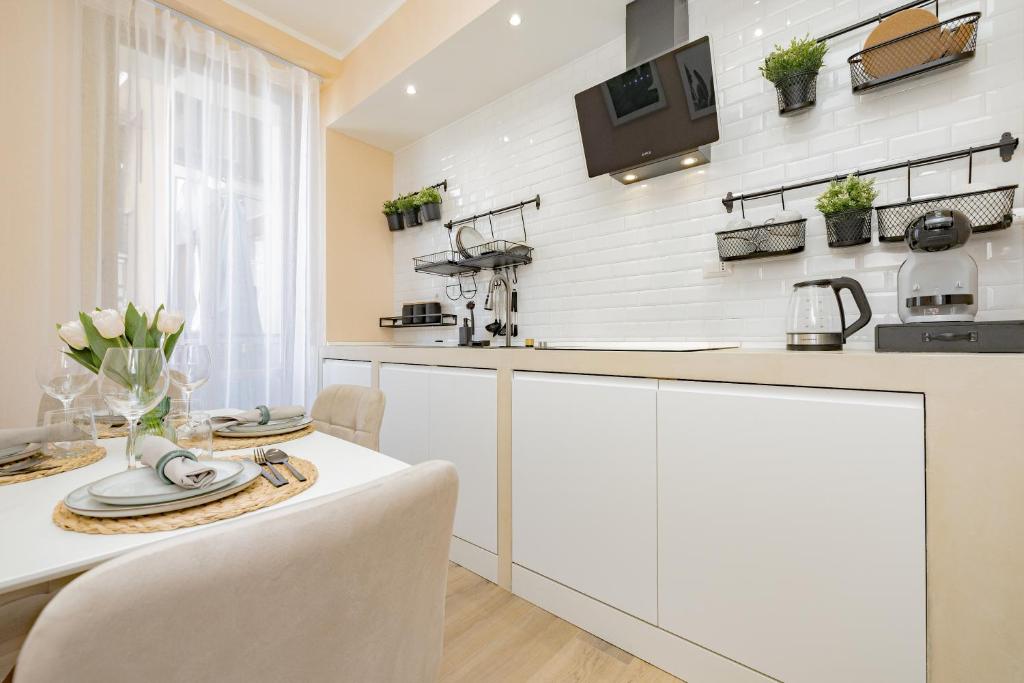 Visconti Apartment by Rhospitality it, Milan
