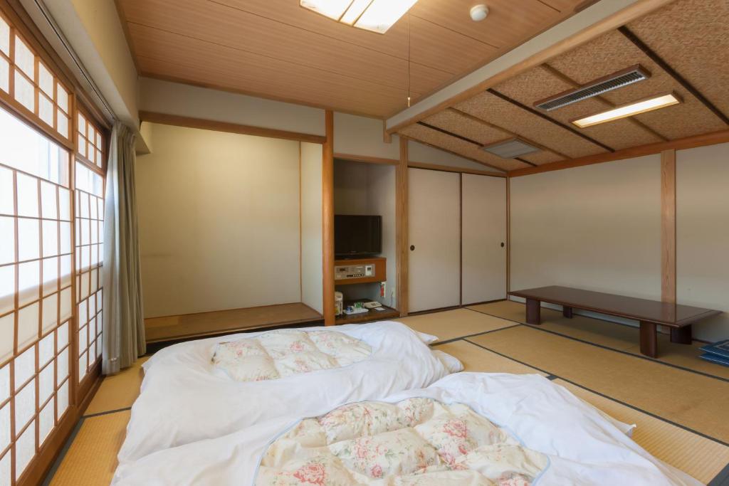 Onomichi Royal Hotel - Tap to explore photos