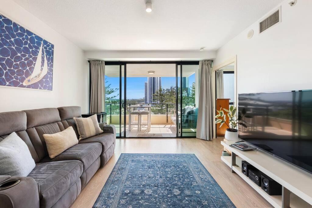 Park Views & Luxe Amenities in Broadbeach - Tap to explore photos