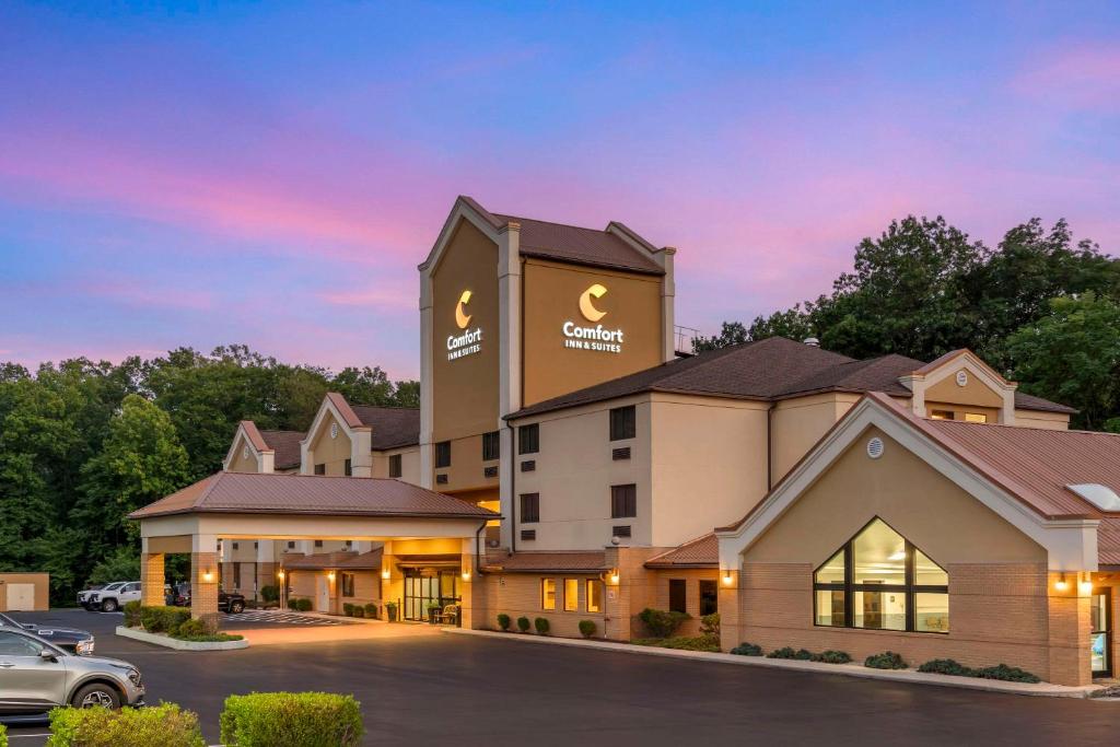 Comfort Inn & Suites LaVale - Cumberland image