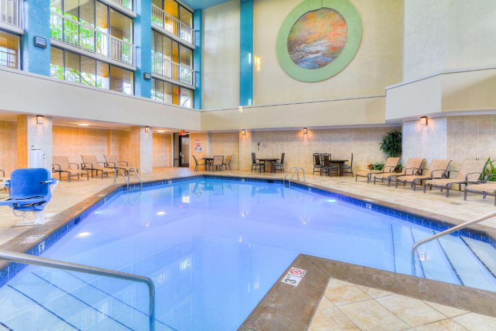 Quality Inn Near the Island Pigeon Forge image