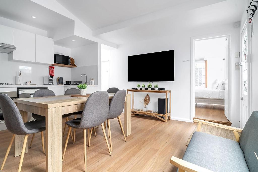 Balmain Beauty with Spacious Garden