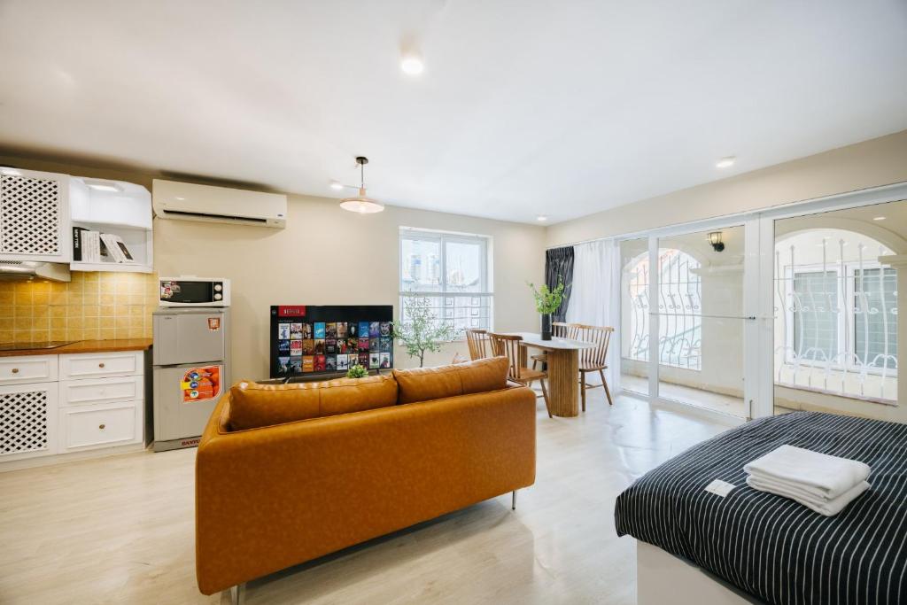 VietHOME- 502 Hang Bai-4 pax Netflix FREE Laundry