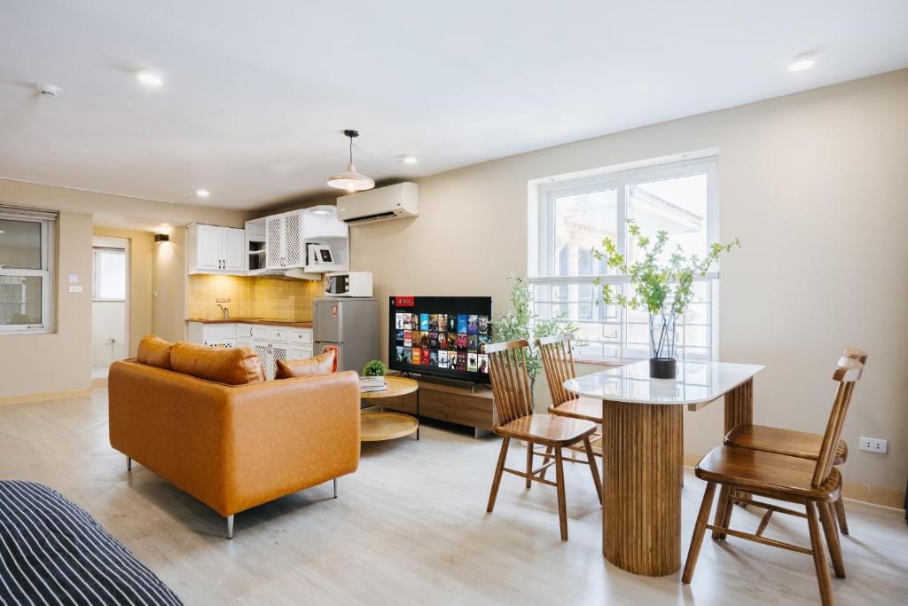 VietHOME- 502 Hang Bai-4 pax Netflix FREE Laundry