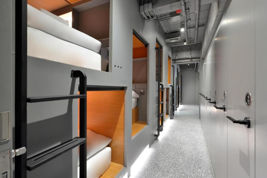 Tiang Capsule Room Type - Bed in 8-Bed Mixed Dormitory Room