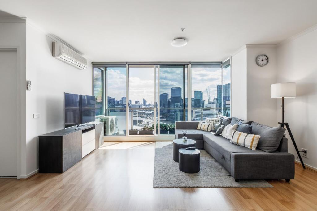 Modern Nomads Stunning City & River View 3BR with Carpark photo 2