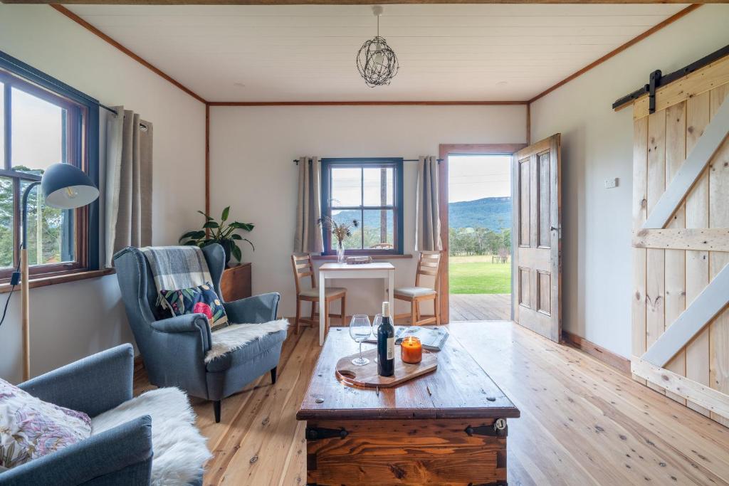 'casuarina' - Picturesque Kangaroo Valley Cottage photo 2