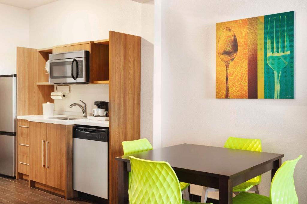 Home2 Suites by Hilton Albuquerque/Downtown-University - Tap to explore photos