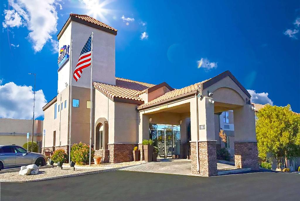 Baymont by Wyndham Barstow Historic Route 66 image