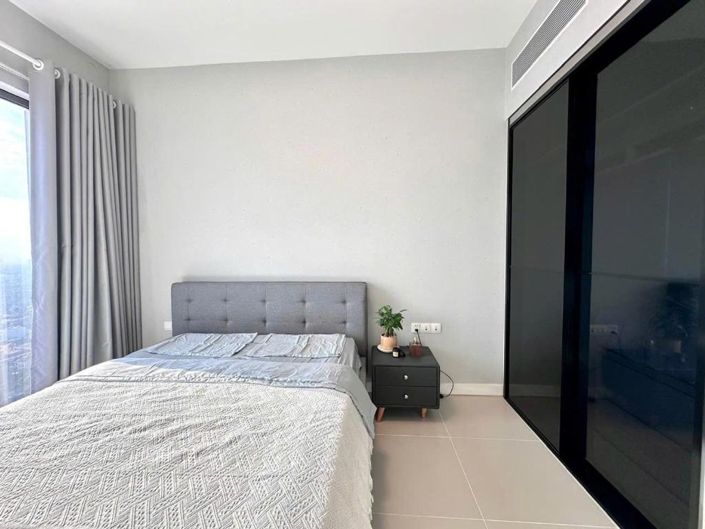 2 bed GatewayThao Dien - hot tub