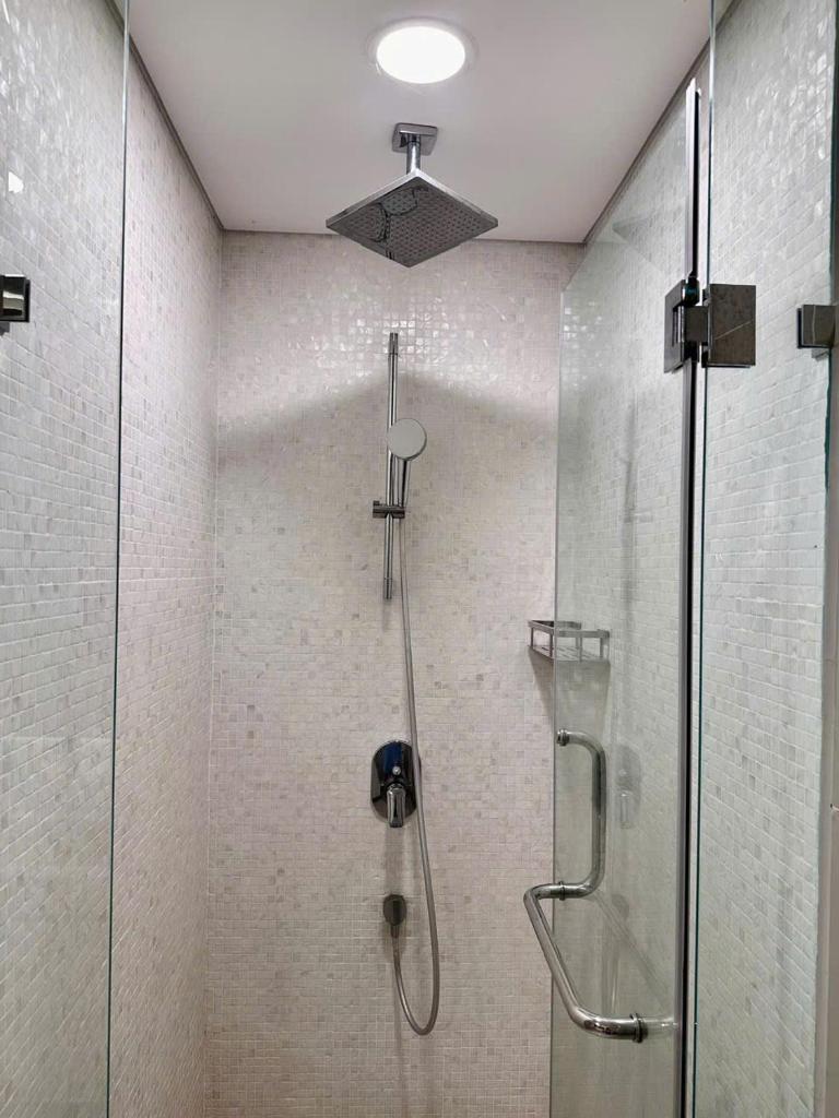 2 bed GatewayThao Dien - hot tub