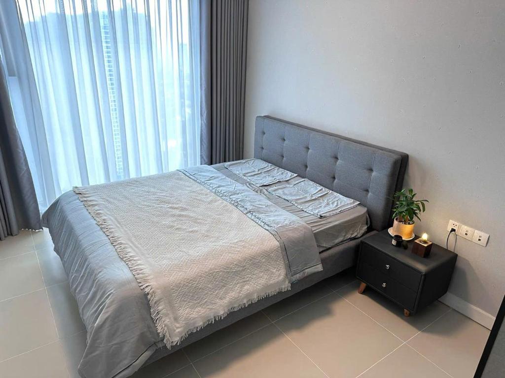 2 bed GatewayThao Dien - hot tub