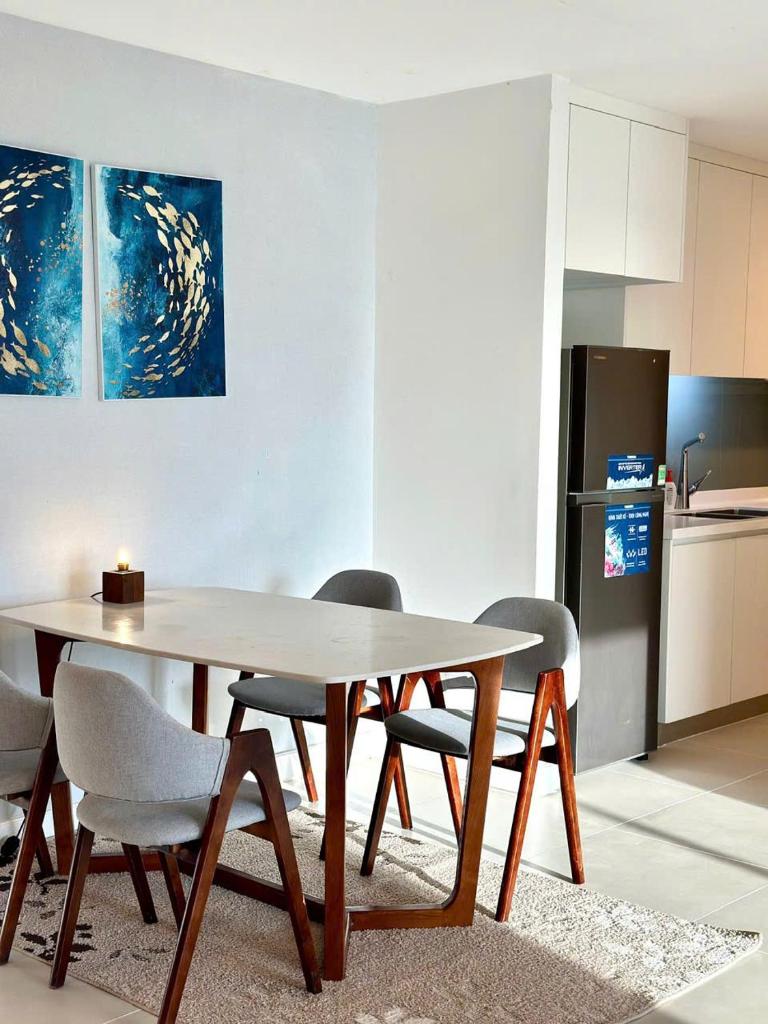 2 bed GatewayThao Dien - hot tub