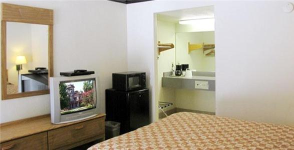 Town House Motel photo 1