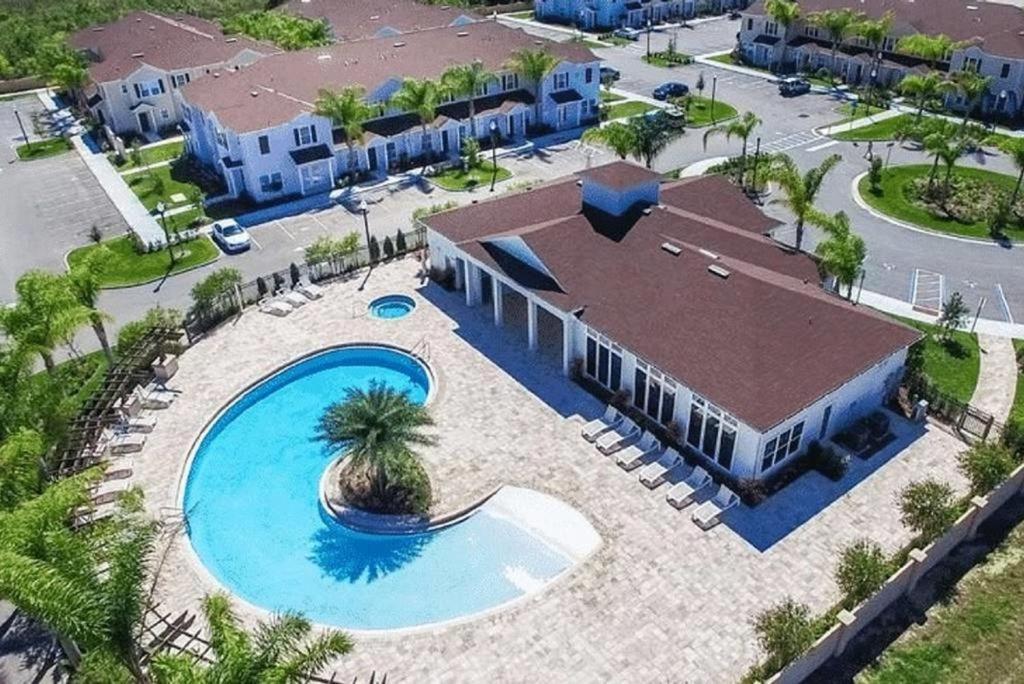 Great And Practical Townhouse In Gated Community, Sleeps 6 10 Min To Disney! image