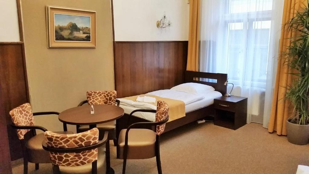 Номер (Кровать в общем номере для мужчин с 4 кроватями), Хостел Old Prague House