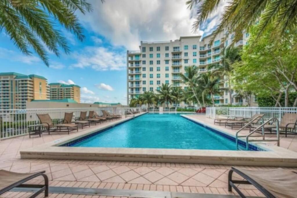 Luxury Near The Beach! Beach Pass Included! image
