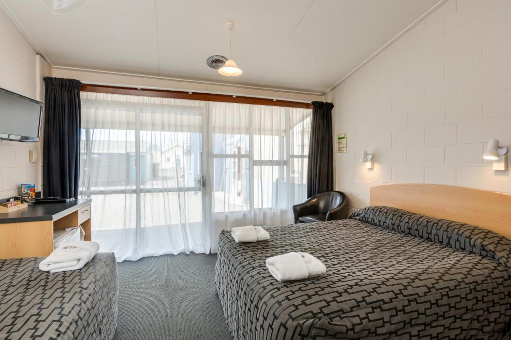 Ocean Beach Hotel photo 2