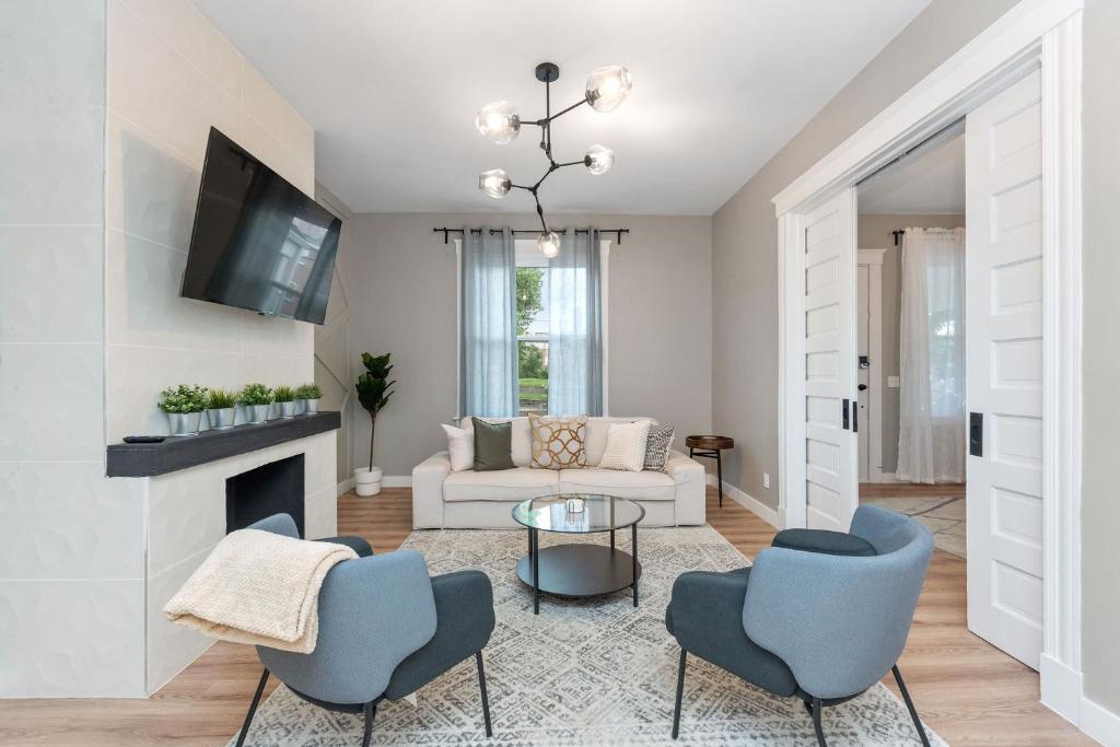 Historic Charm Meets Modern Comfort 3BR Home in Mt Auburn image