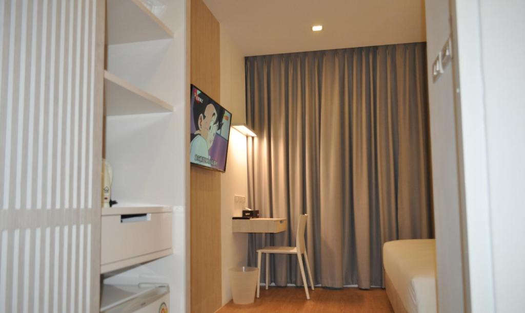 Двухместный (Бюджетный двухместный номер с 1 кроватью), Rezt Bangkok