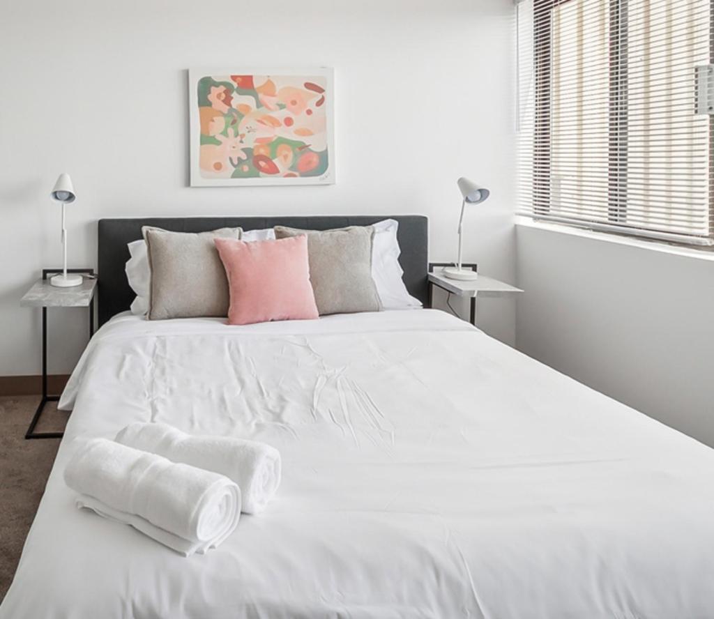 Pp 1301 Modern Corporate 2br, Pool, Gym image